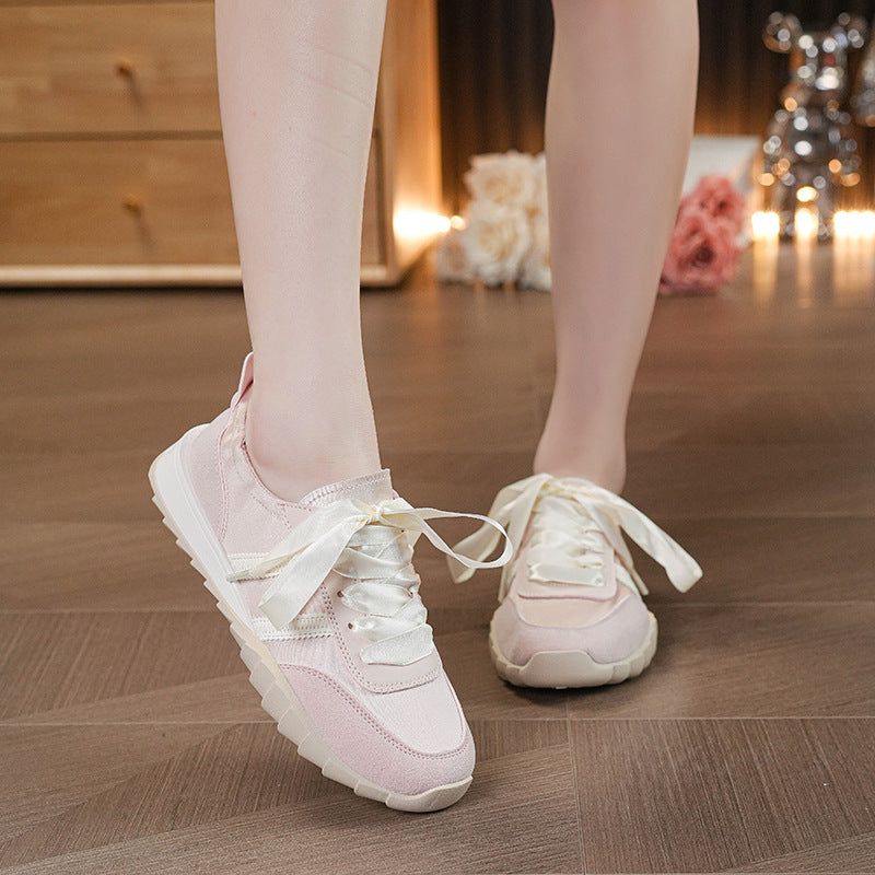 Damen modische Sneakers mit innovativen Satin-Details R&B