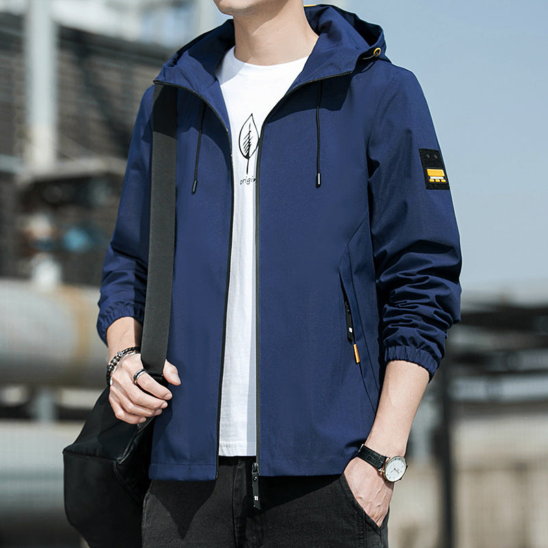 Herren sportliche Windjacke mit praktischem Reißverschluss und verstellbarer Kapuze Hedi-Mode