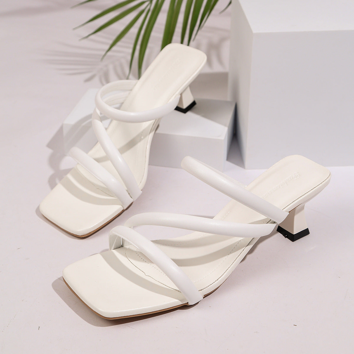 Damen Absatzsandalen mit elegantem Wickelriemendesign und stabiler Blockabsatzkonstruktion R&B