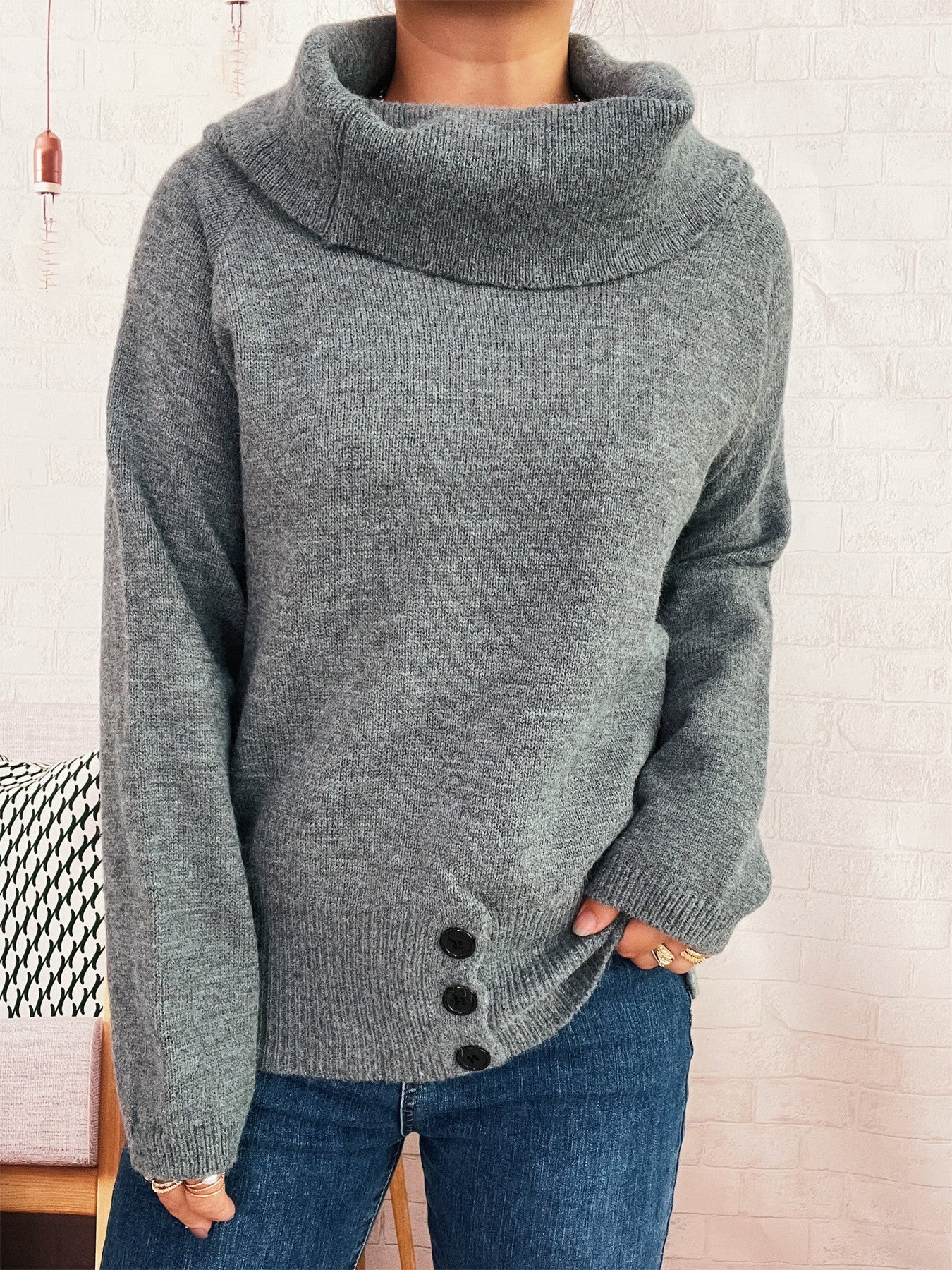 Damen Pullover mit weichem Kragen und dekorativen Knöpfen R&B
