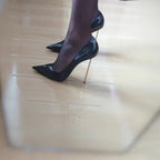 Damen elegante spitze Stiletto-Pumps mit glänzender Oberfläche und hohem Absatz R&B