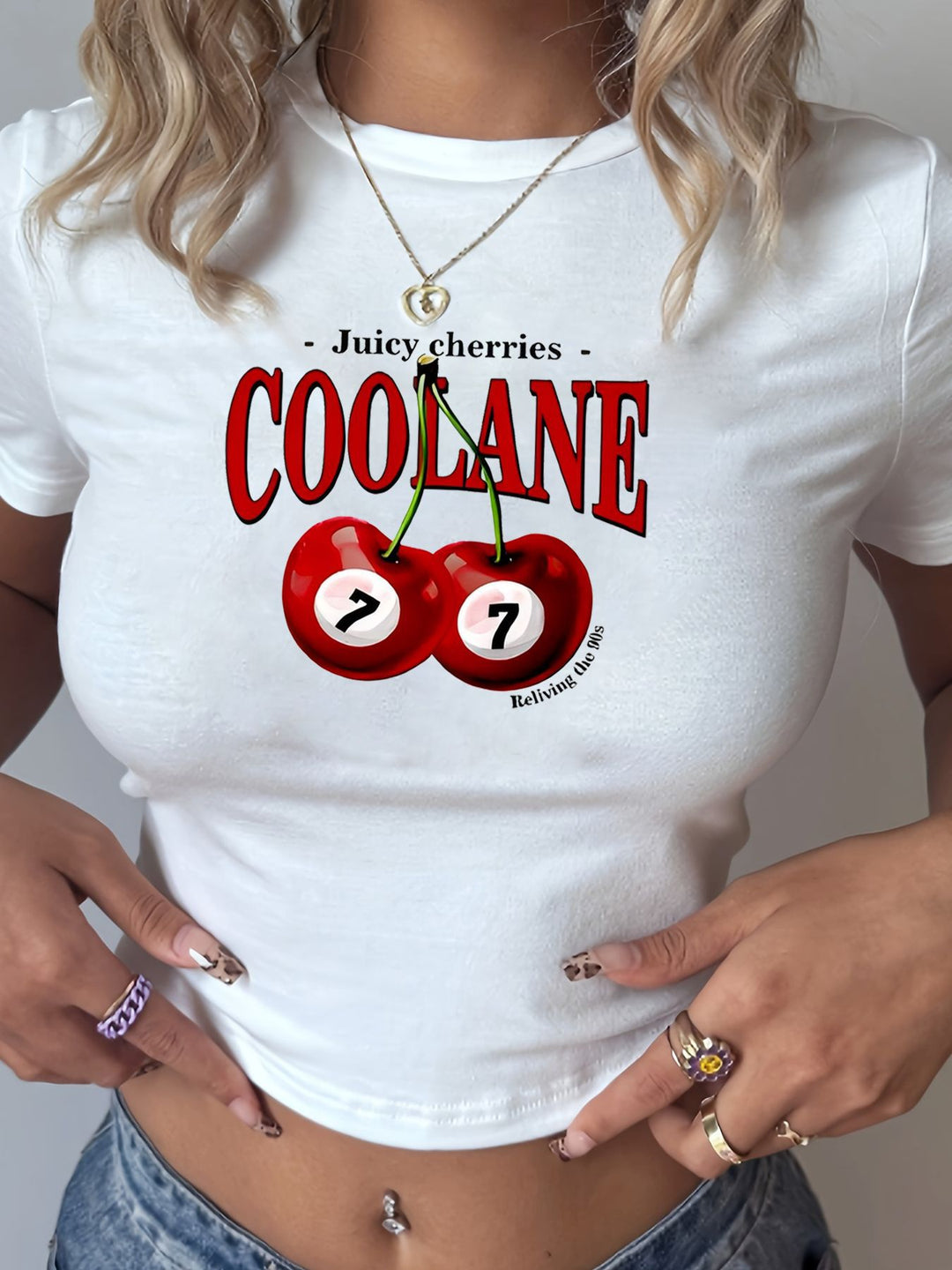 Damen T-Shirt mit kreativem Schlüsselherz-Motiv und modernem Print R&B