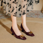 Damen elegante Pumps mit modischem Blockabsatz und geschmackvoller Schnallenapplikation