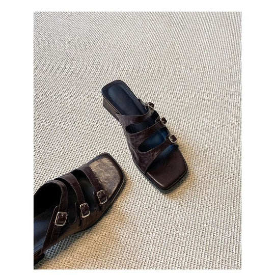 Damen stilvolle Mules mit verstellbaren Riemen R&B
