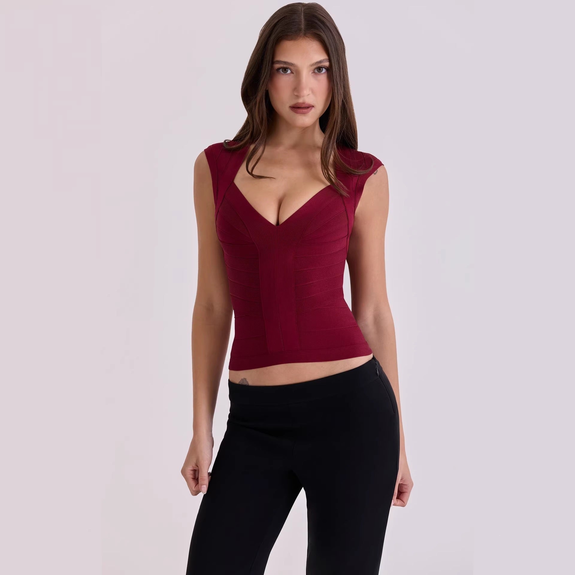 Damen figurformendes Top mit R&Brnem V-Ausschnitt und hochwertigem Material R&B