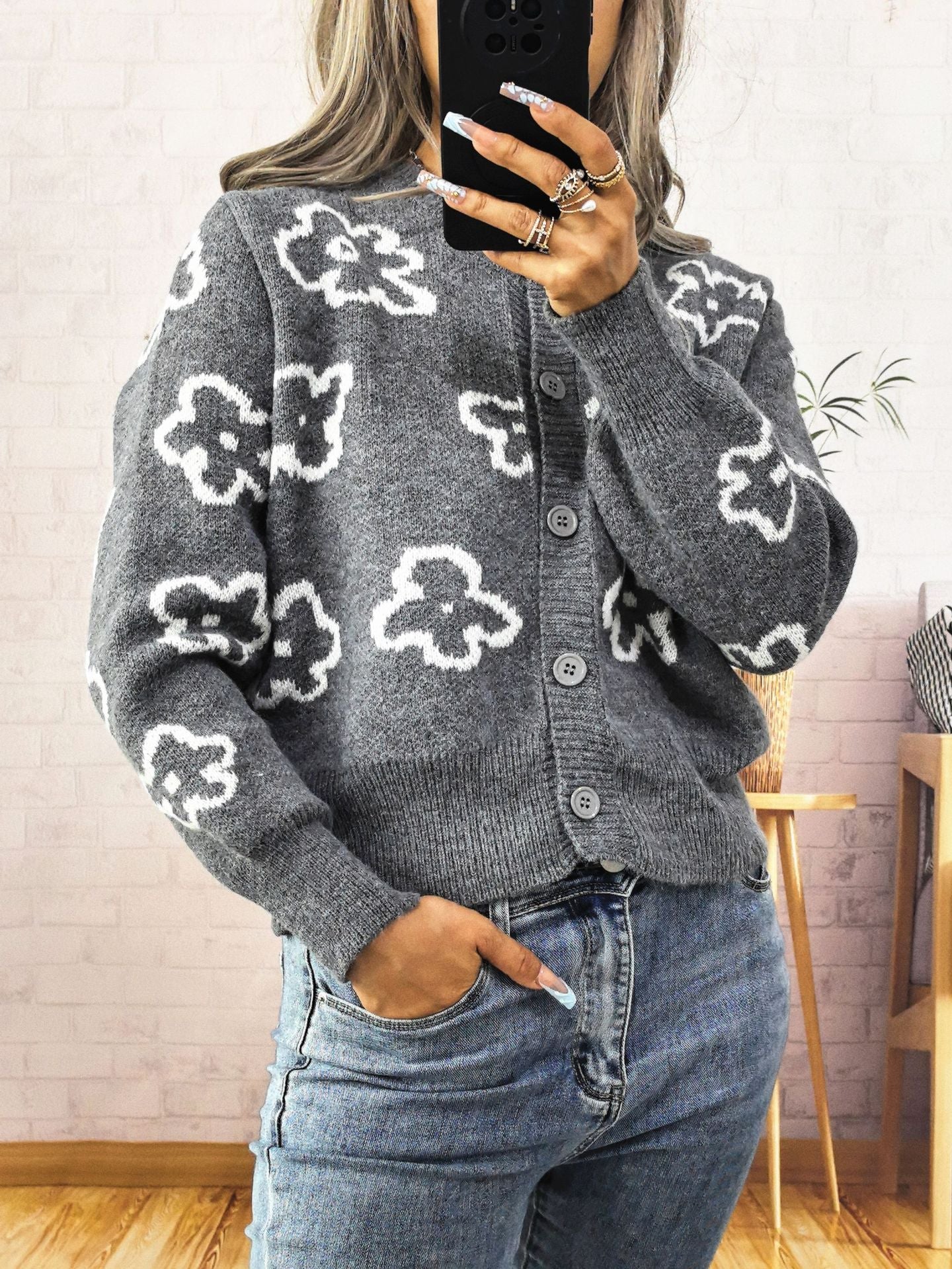 Damen gemütliche Strickjacke mit floralem Muster und Knopfverschluss R&B