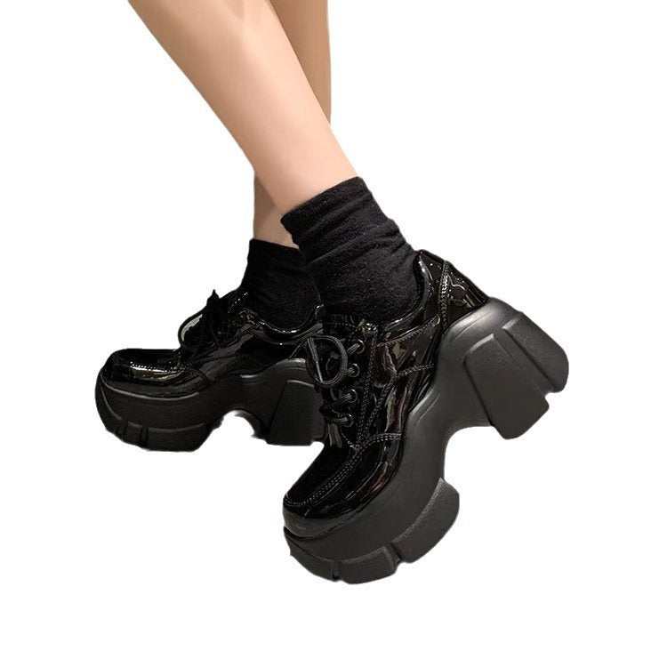 Damen Chunky Plateau Schnürschuhe mit glänzender Oberfläche