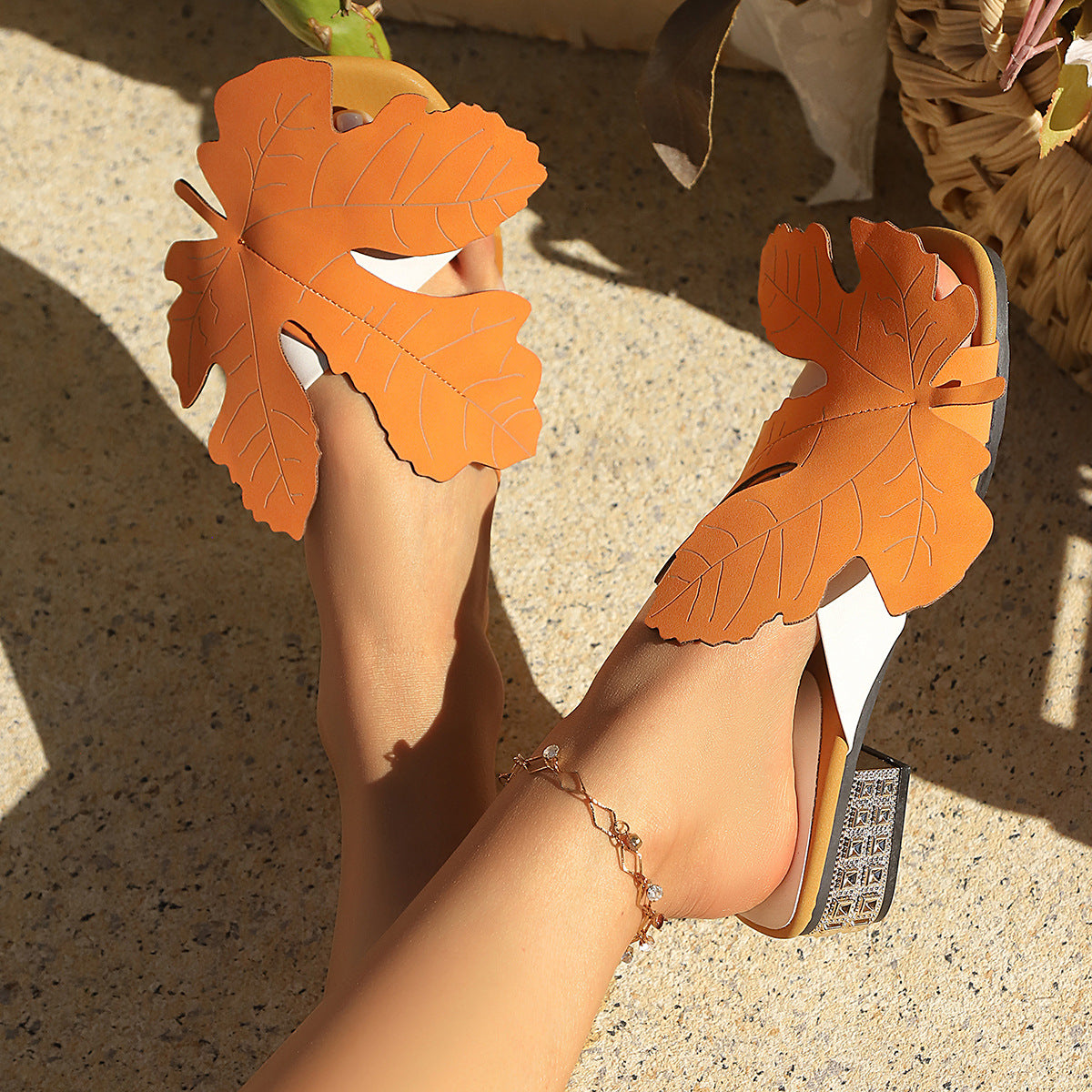 Damen Sandalen mit floralem Cut-Out-Design und modernen Akzenten R&B