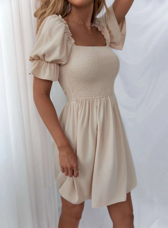 Damen kurzes Kleid mit Puffärmeln und gerafftem Oberteil R&B