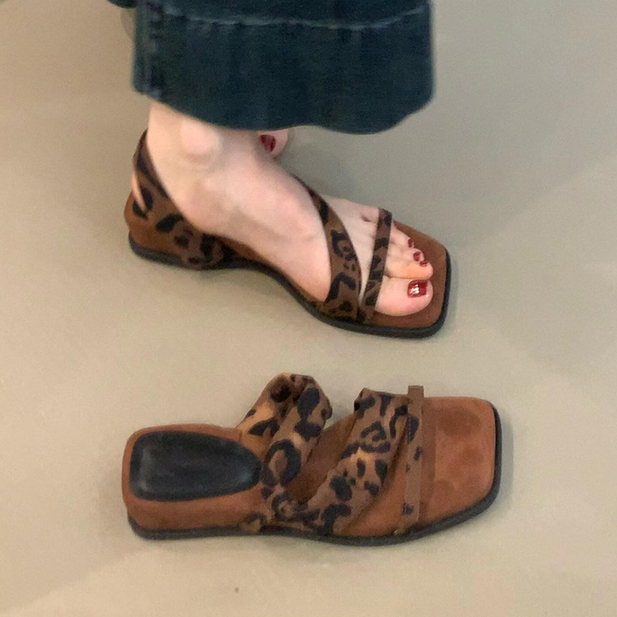 Damen modische Sandalen mit eleganten Riemen und attraktiven Leopardenmuster R&B