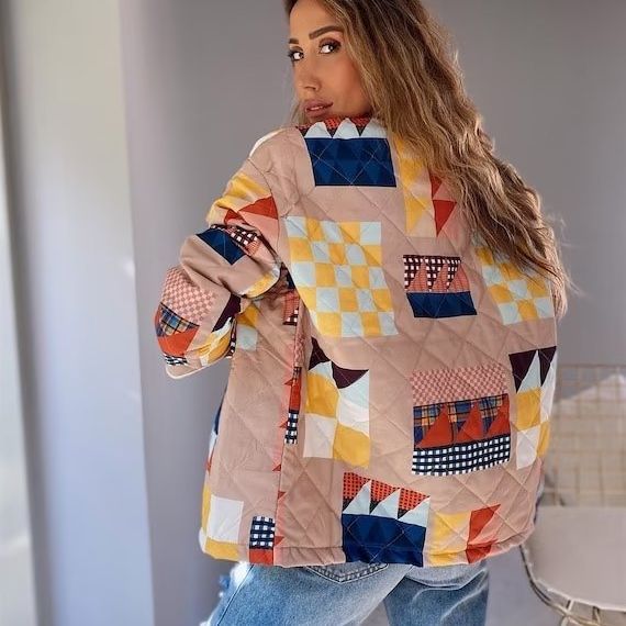 Damen gesteppte Übergangsjacke mit buntem Patchwork-Muster und großen Taschen R&B