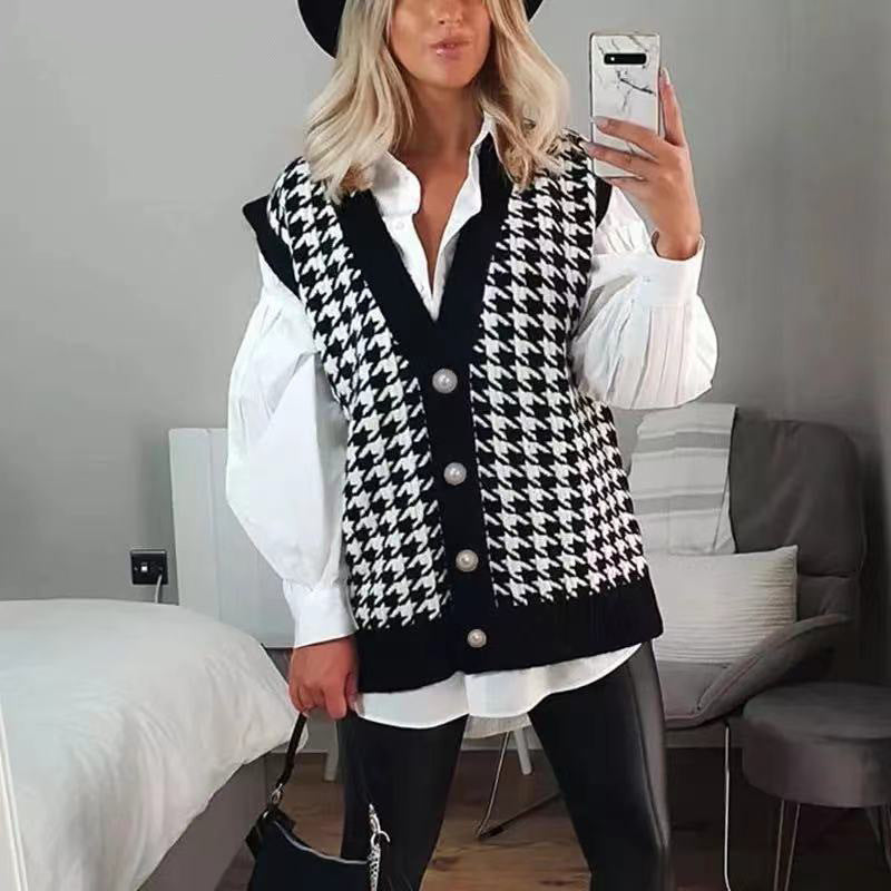 Damen Ärmellose Strickweste mit klassischem Karomuster und dekorativen Knöpfen R&B