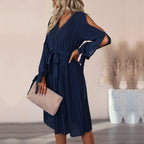 Damen elegantes Wickelkleid mit plissierten Details und Ärmelöffnungen