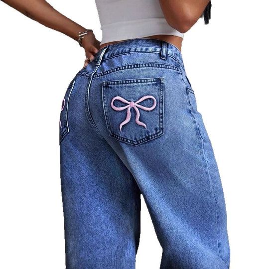 Damen Weit geschnittene Jeans mit kräftigen Kontrastnähten und verspielt gestickten Taschen R&B