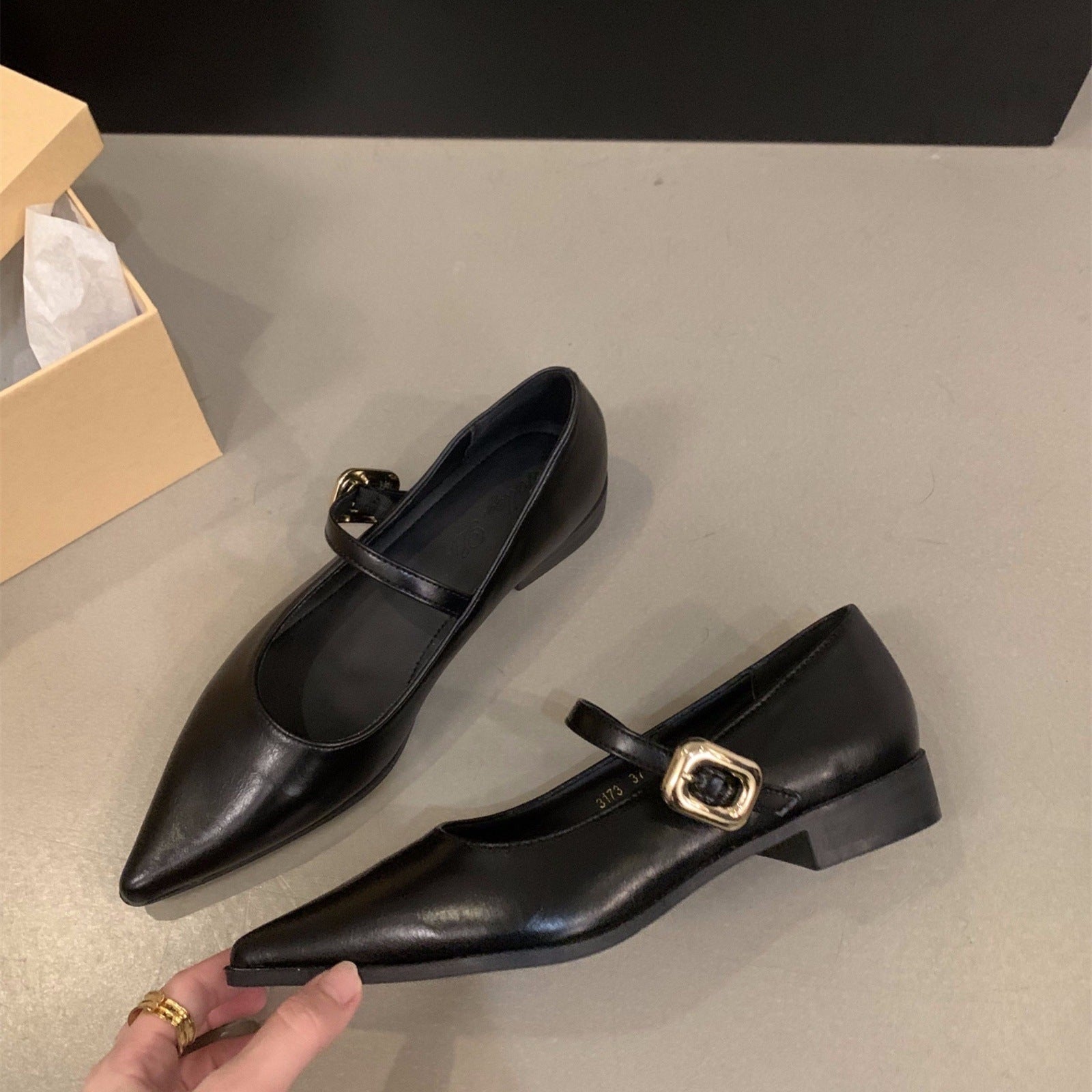 Damen elegante Ballerinas mit modischem Riemchen und komfortablem Fußbett EB