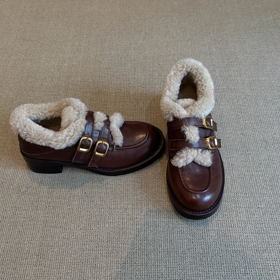Damen gefütterte Clogs mit dekorativen Schnallen und weichem Kunstfellkragen R&B