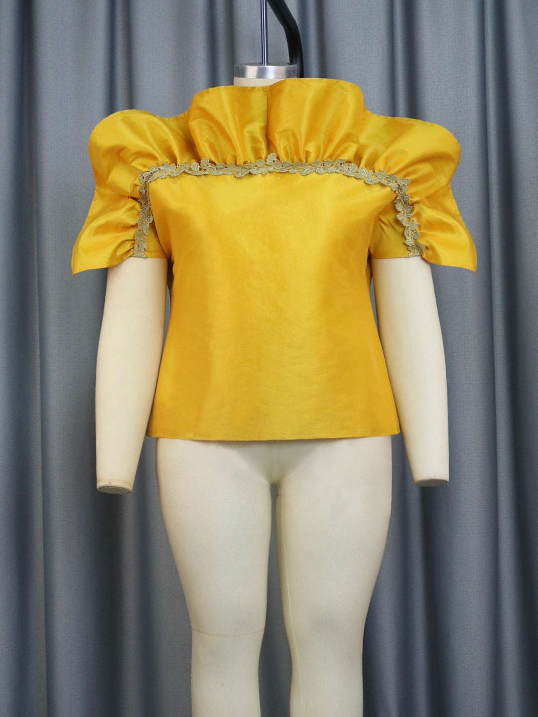 Damen Elegantes Oberteil mit voluminösen Puffärmeln und zarten Spitzenakzenten R&B