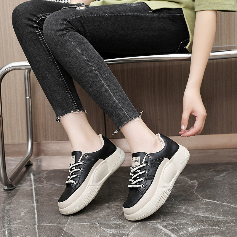 Damen Sneakers mit strukturiertem Obermaterial und rutschfester Sohle R&B
