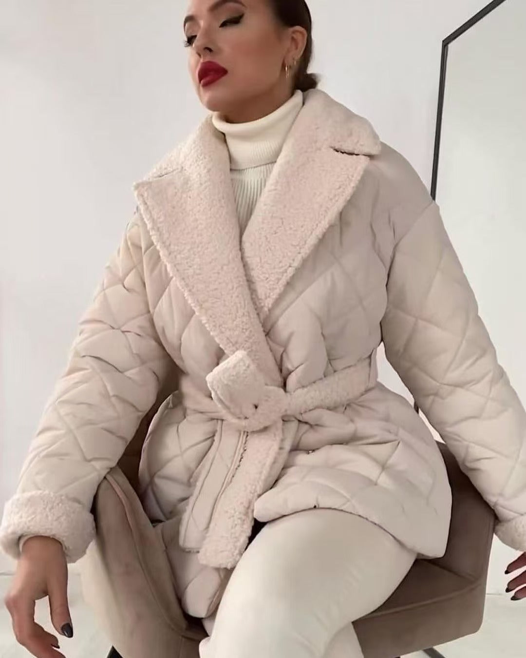 Damen gesteppte Fleecejacke mit Gürtel und großem Kragen R&B