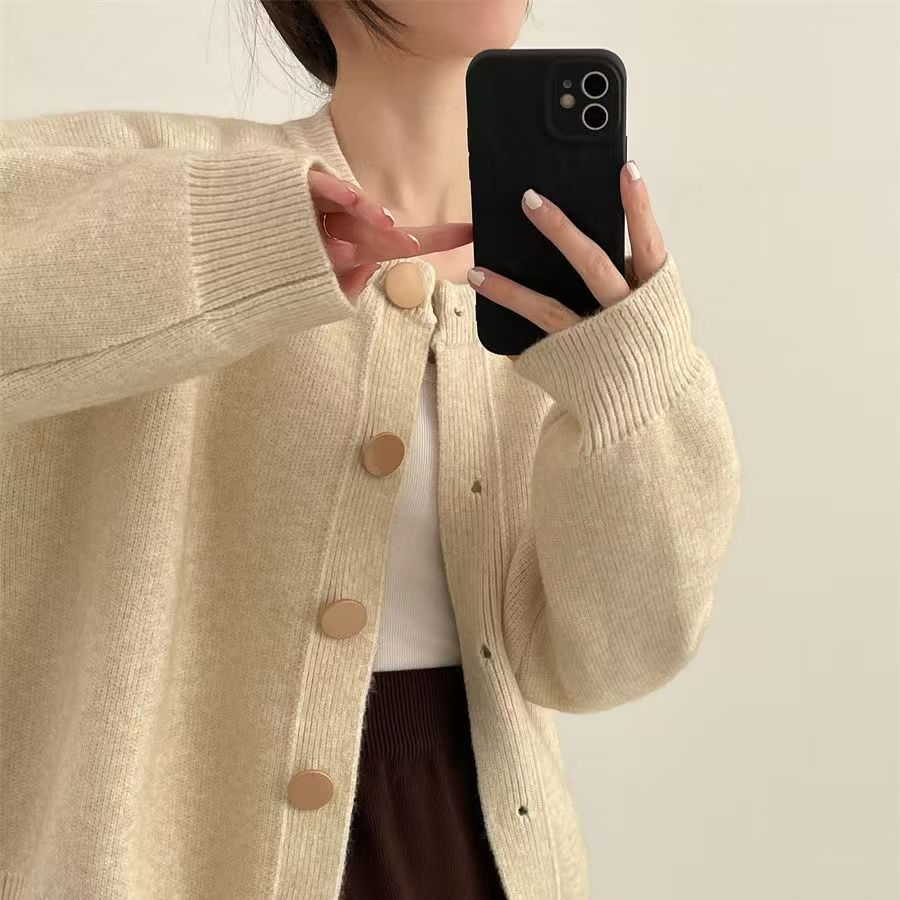 Damen Kuschelige Strickjacke mit großen Knöpfen und elegantem Design R&B