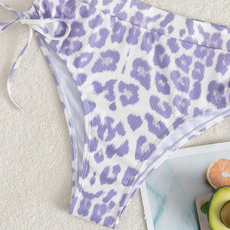 Damen Hochgeschnittener Bikini mit verspieltem Leopardenmuster