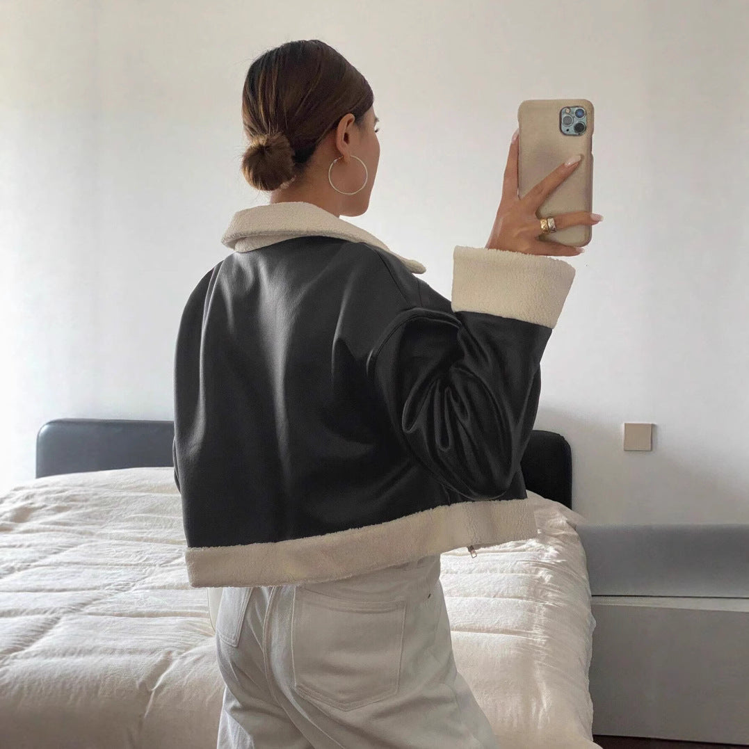 Damen Kunstlederjacke im modernen Biker-Stil mit Fellkragen und kurzen Ärmeln R&B