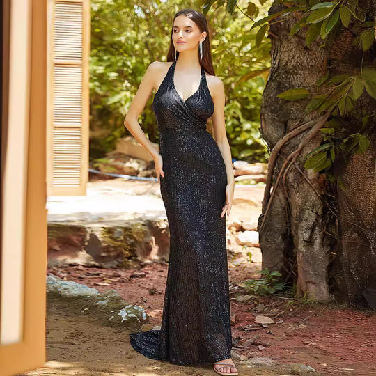 Damen Abendkleid mit funkelnden Pailletten und tiefer Halterneck-Optik R&B