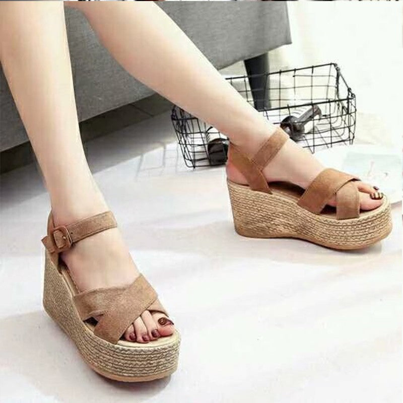 Damen Plateau-Sandalen mit modischen Kreuzriemen und stabilem Korkabsatz R&B