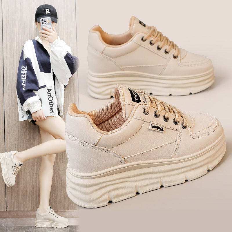 Damen Plattform-Sneaker mit modischen Details und dämpfender Sohle R&B