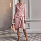 Damen nan elegantes Etuikleid mit V-Ausschnitt, seitlicher Drapierung und figurfreundlicher Raffung R&B