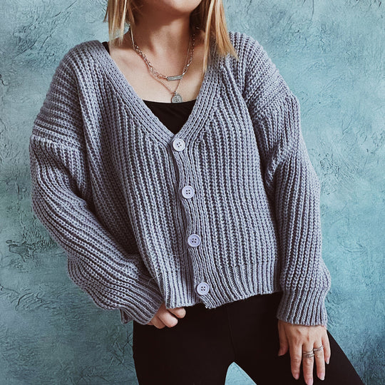 Damen kuschelige Strickjacke mit modernen Knopfdetails und weitem Schnitt R&B
