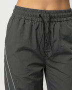 Damen weite Cargo-Hose mit Tunnelzugbund, reflektierenden Seitenpaspeln und langen Saum R&B