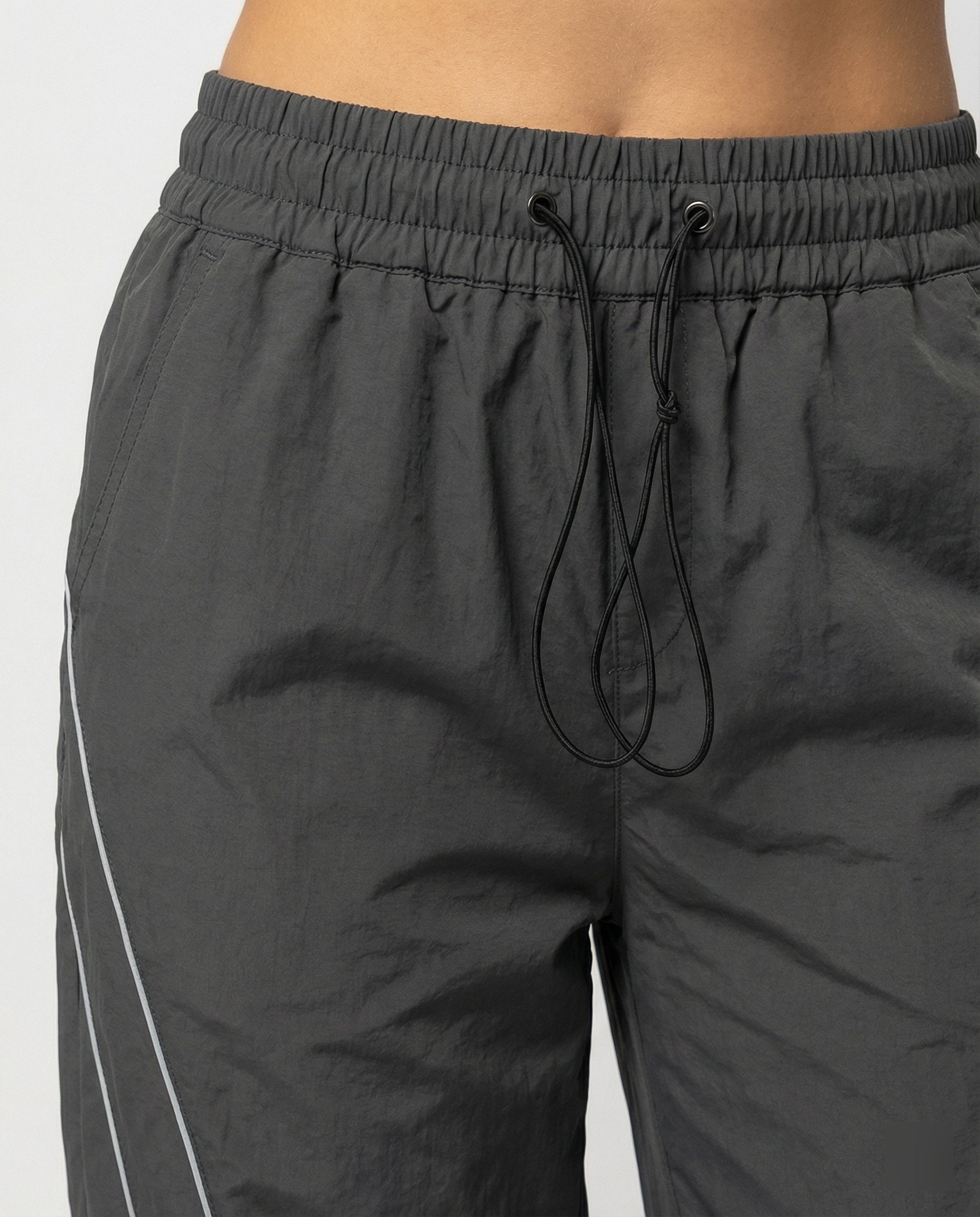 Damen weite Cargo-Hose mit Tunnelzugbund, reflektierenden Seitenpaspeln und langen Saum R&B