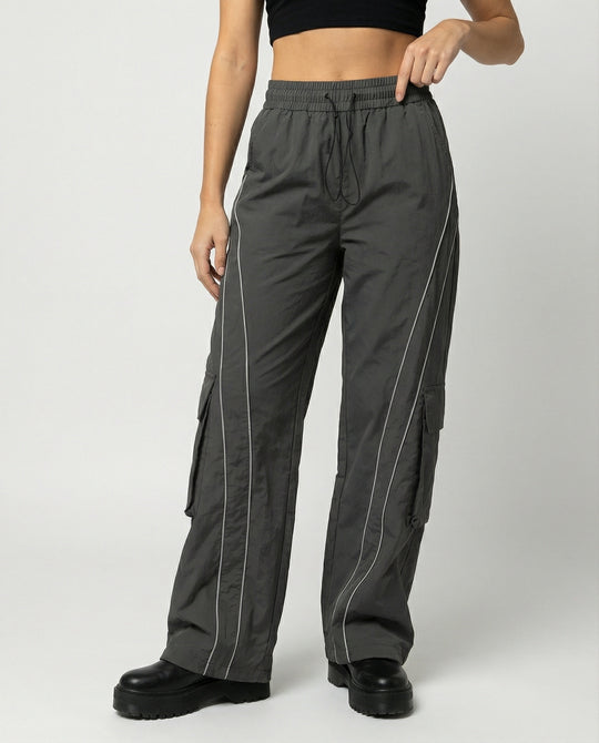 Damen weite Cargo-Hose mit Tunnelzugbund, reflektierenden Seitenpaspeln und langen Saum R&B