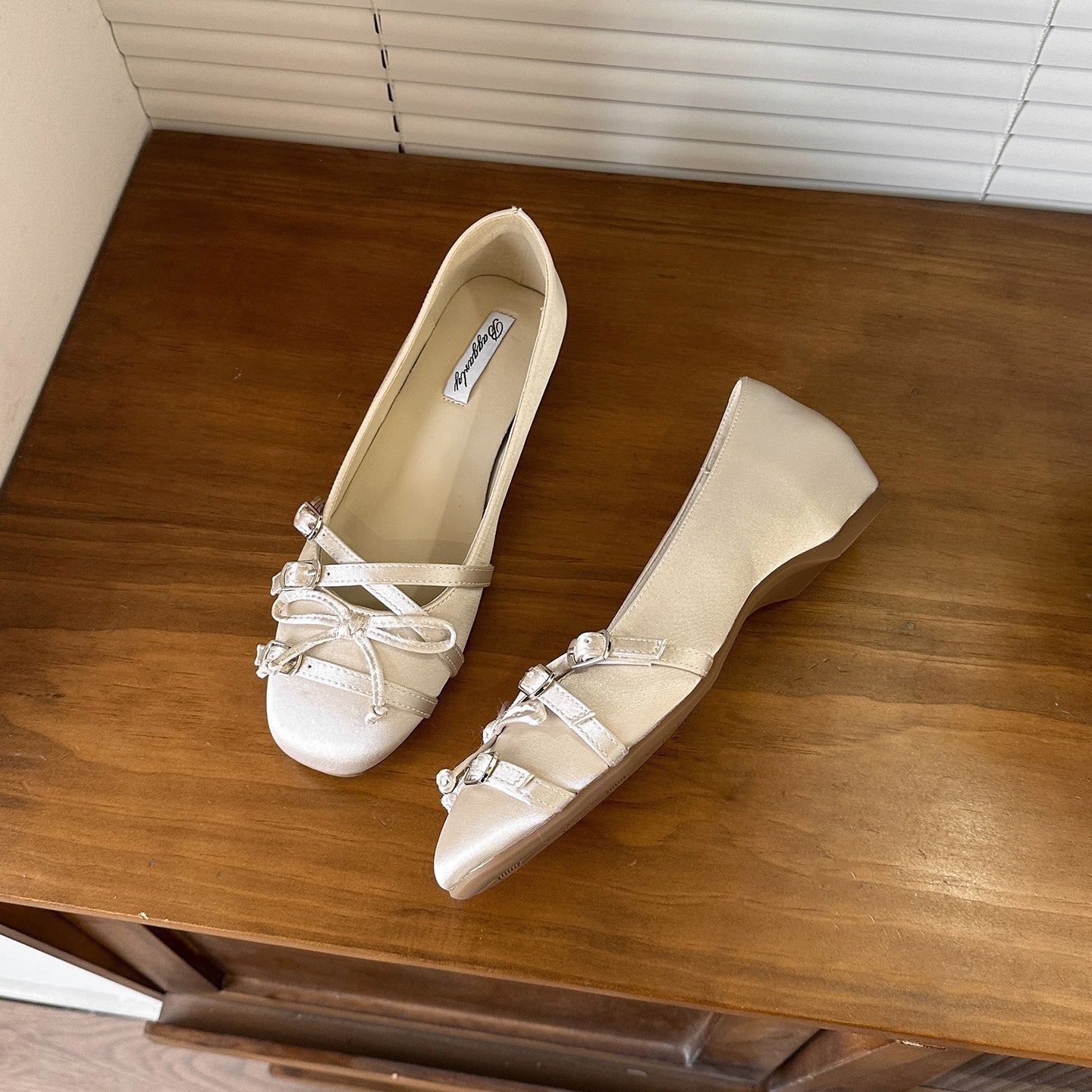 Damen Ballerinas mit modischen Riemchen und dekorativen Schnallen