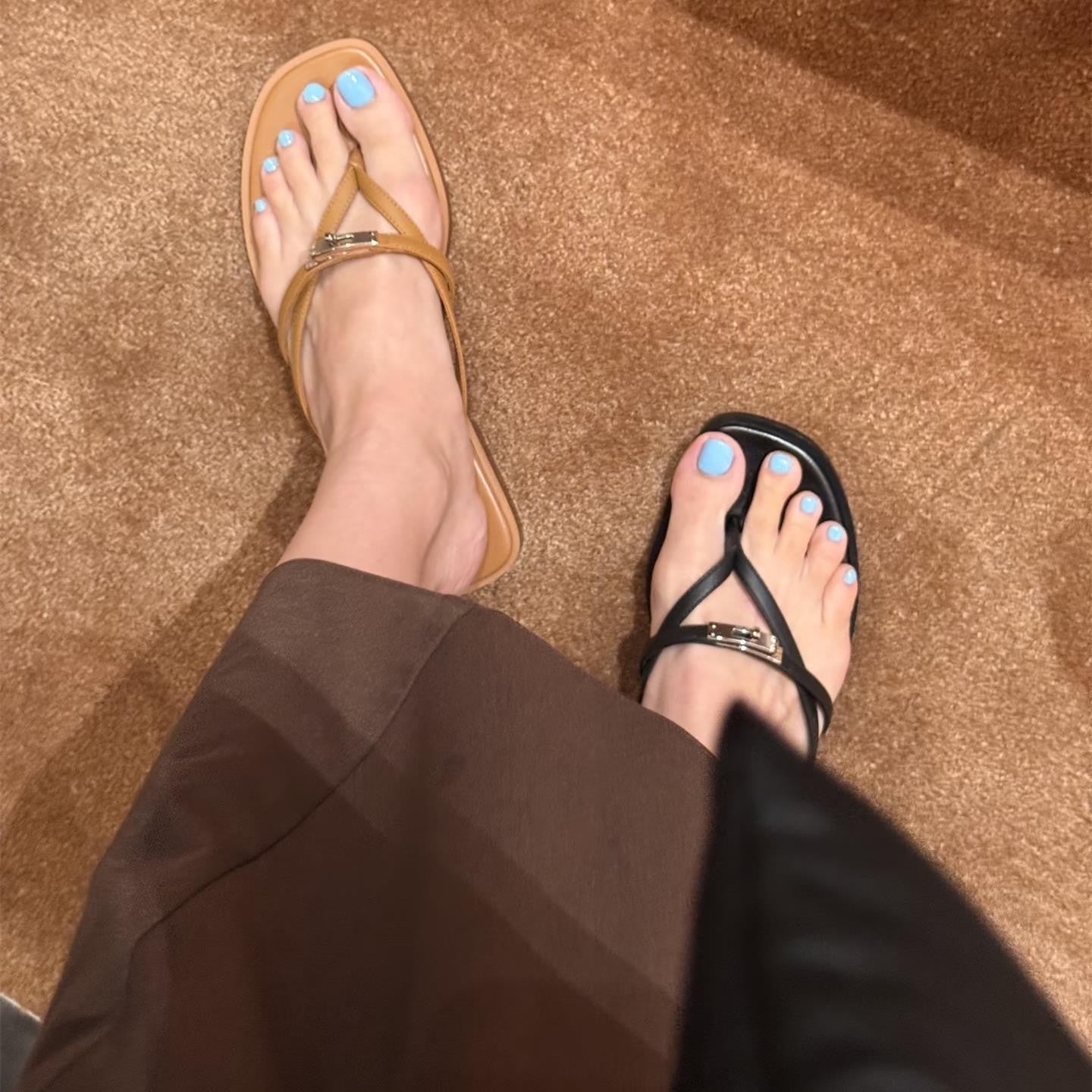 Damen Zehentrenner-Sandalen mit elegantem Riemendesign und modischer Schnalle R&B