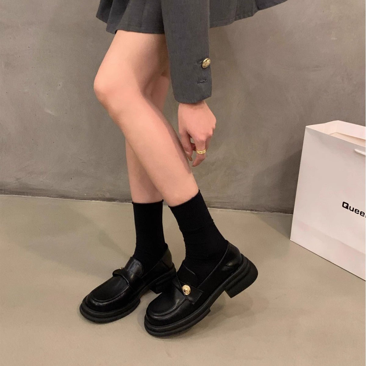 Damen eleganter Lackleder-Mokassin mit trendiger Schnalle R&B