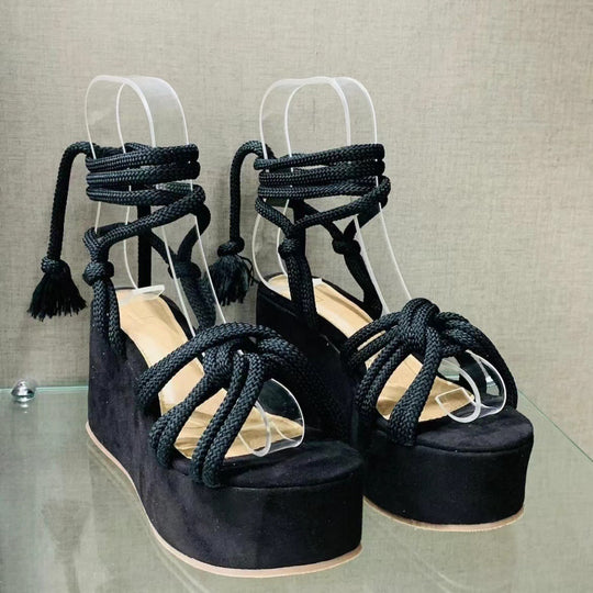 Damen Wedge-Sandalen mit verstellbarem Schnürdesign und eleganten Quasten R&B