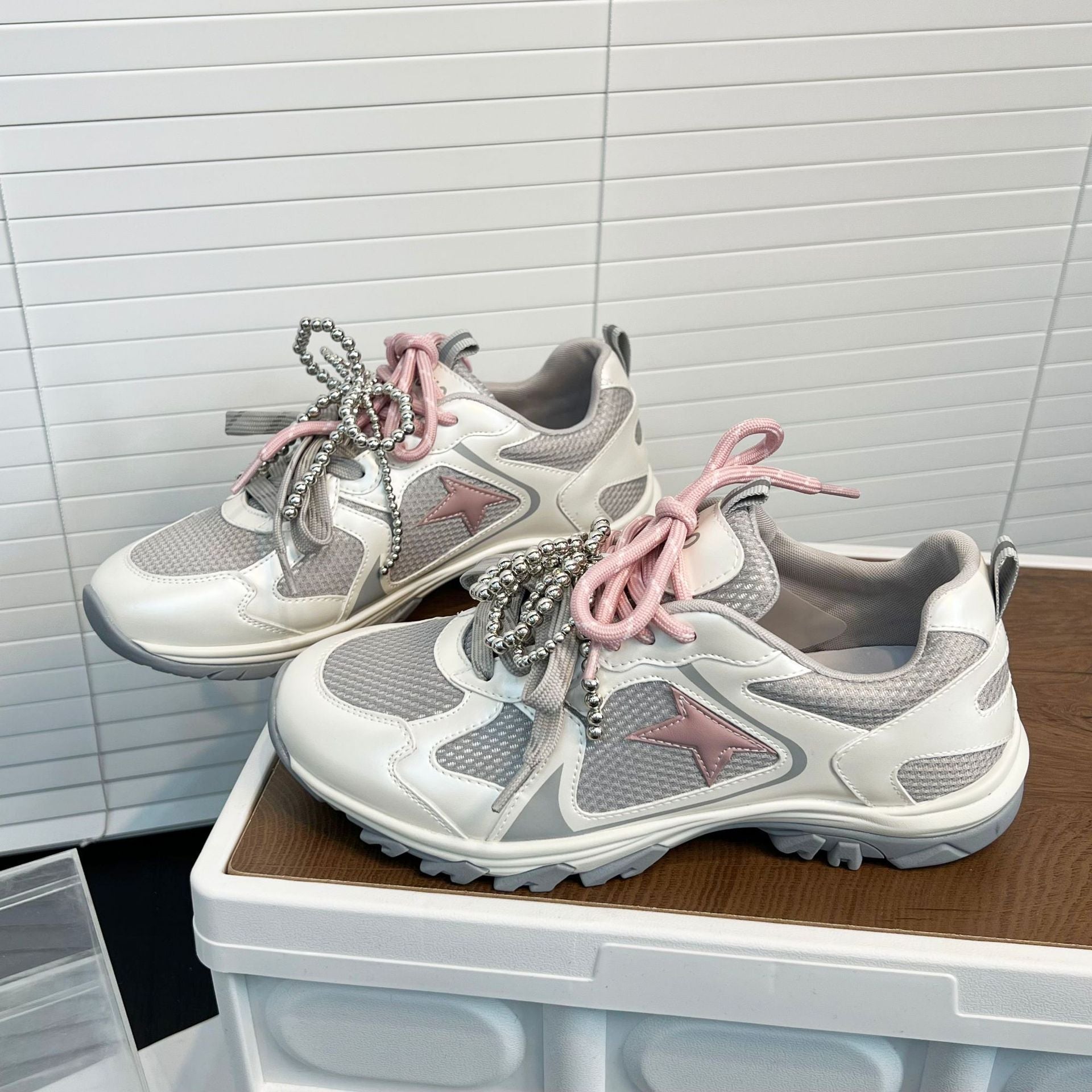 Damen Sportliche Sneakers mit einzigartiger Schnürung und modischen Akzenten R&B