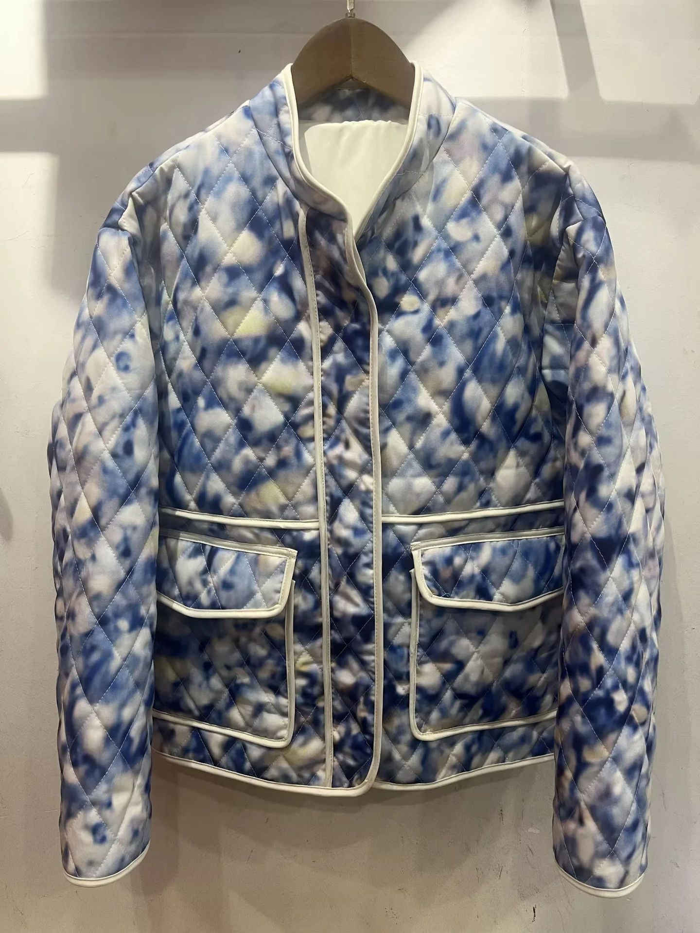 Damen gestepptes Blütenmuster-Jacke mit praktischen Taschen R&B