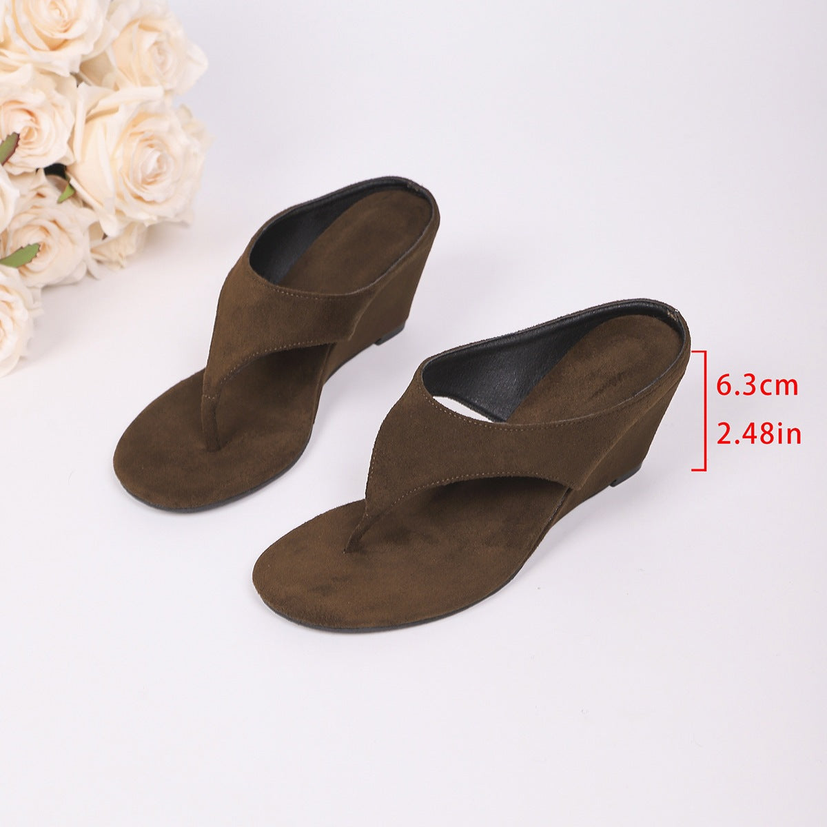 Damen Wedge-Pantoletten mit eleganter Zehentrenner-Optik und weichem Obermaterial