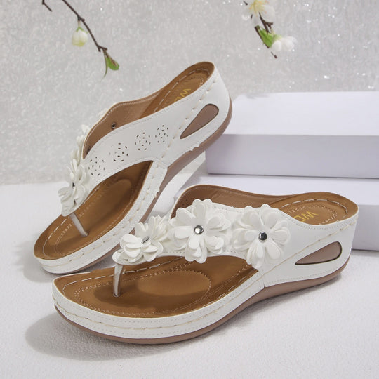 Damen Blumengezierte Zehentrenner-Sandalen mit ergonomischem Fußbett R&B