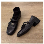 Damen Mokassins mit elegantem Riemen und luxuriösem Metall-Detail