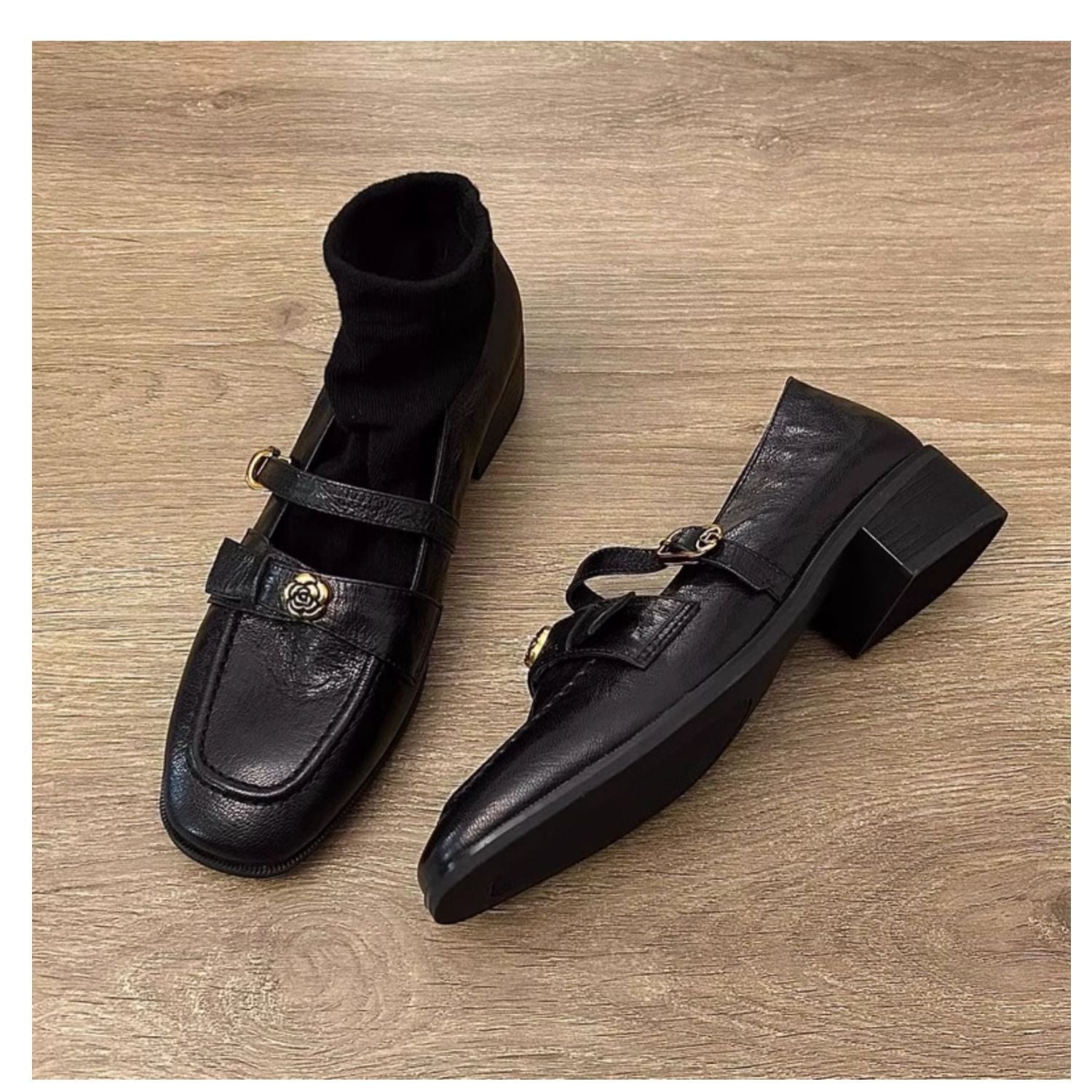 Damen Mokassins mit elegantem Riemen und luxuriösem Metall-Detail