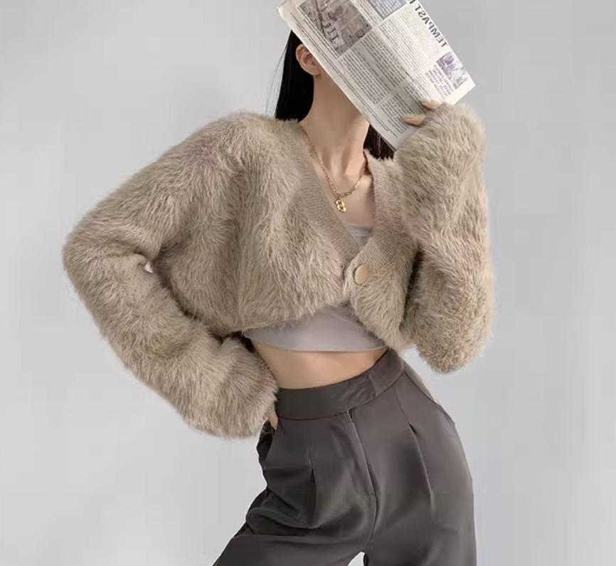 Damen cropped Strickjacke mit voluminösen Ärmeln und Knopfdetail R&B