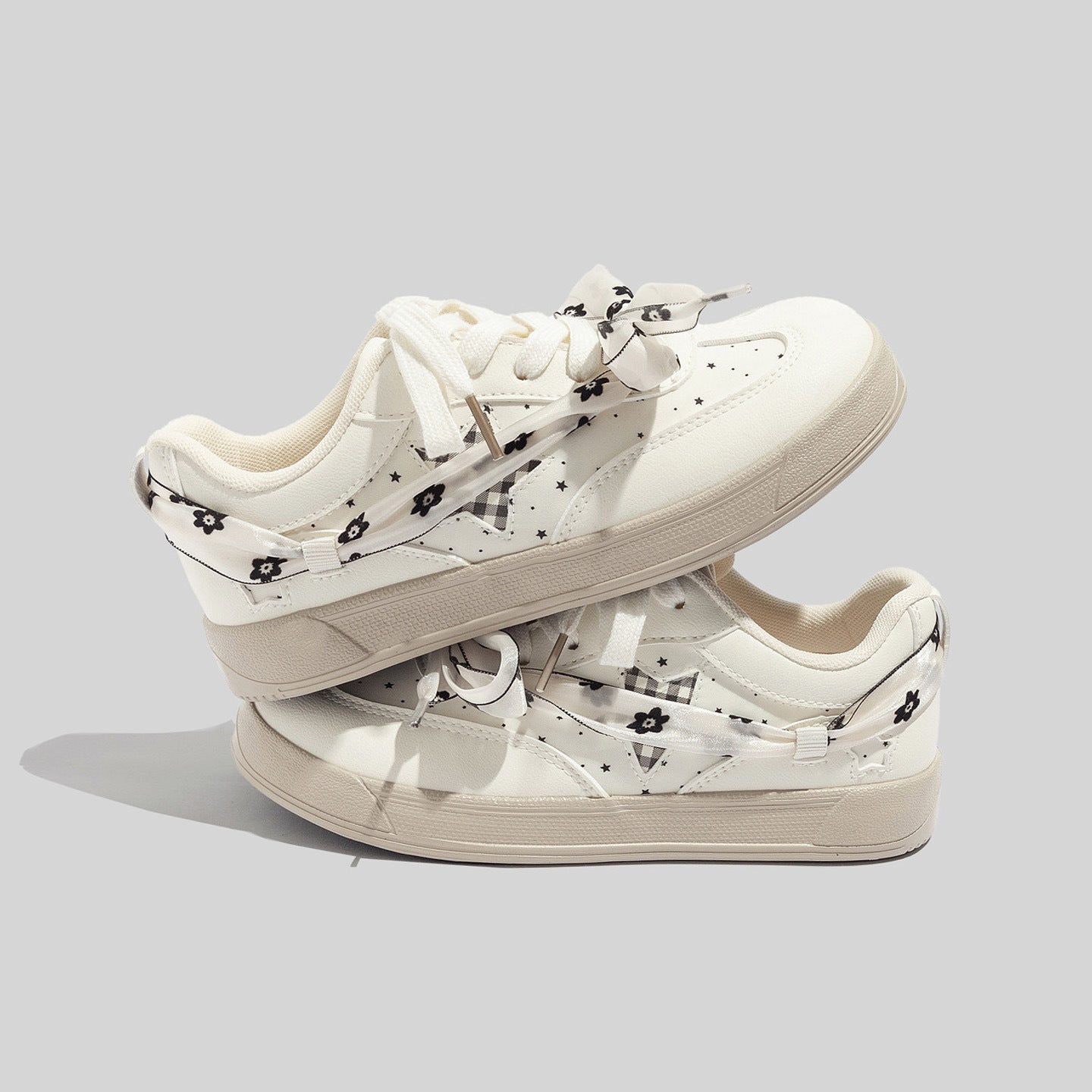 Damen Sneakers mit floralem Druck und innovativem Schnürsystem