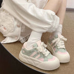 Damen Sneakers mit eleganter Struktur und modischen Details R&B
