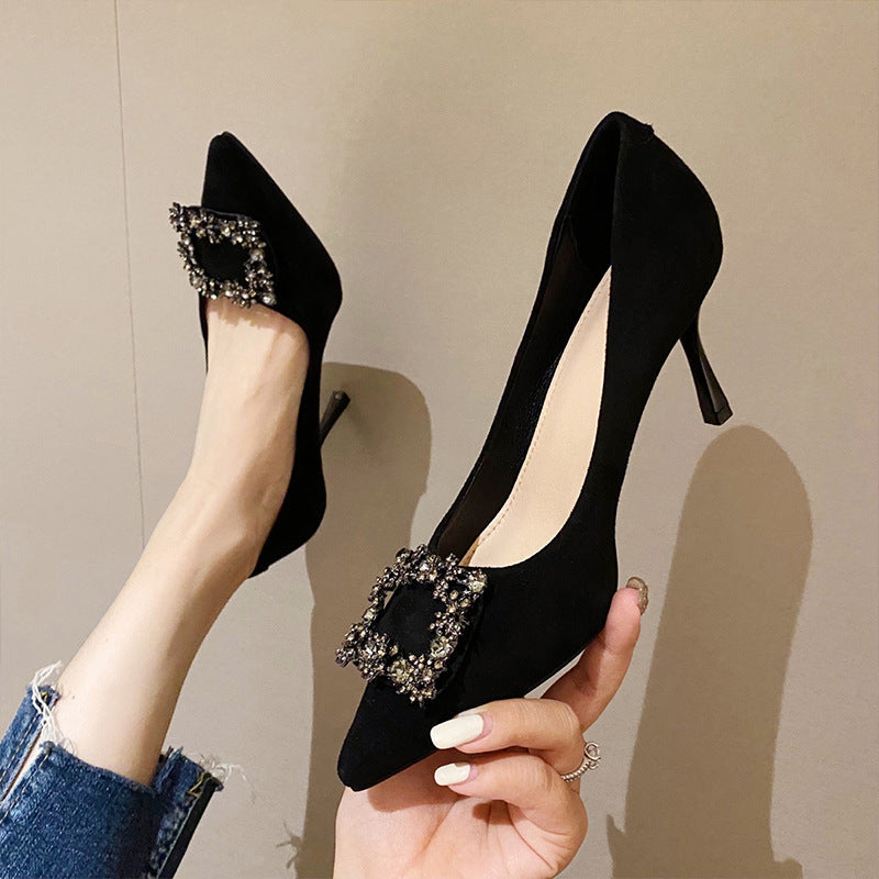 Damen stilvolle Pumps mit funkelndem Broschendetail R&B