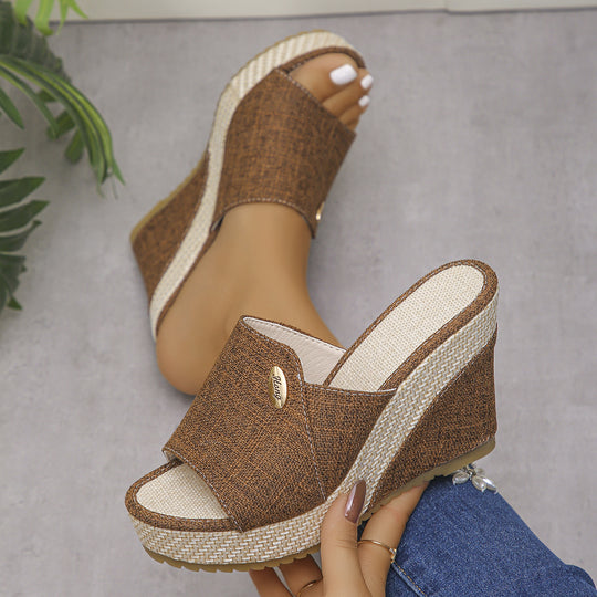 Damen Wedge-Sandalen mit elegantem geflochtenem Design und goldenem Schmuckdetail R&B