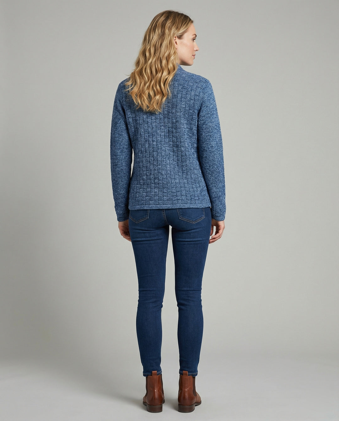 Strickjacke Damen elegant mit goldenen Knöpfen